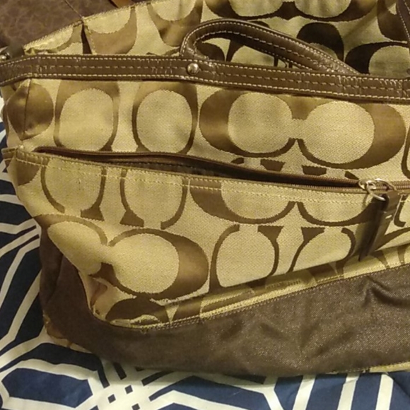 Coach Tote/ Hand bag. - Picture 7 of 8